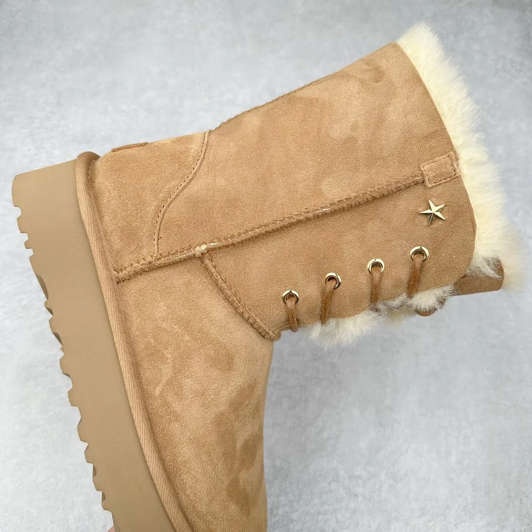 Pick up locally 💰600 UGG 1696 goddess style autumn and winter sheepskin and fur integrated snow boots. All shoes are made from the same factory as ZP. Longfeng A-grade Australian imported sheepskin and fur integrated women's boots. Brand OEM production line. Fully follow the ZP process. OEM original pattern maker. Adhering to the principle of no original shoes and no development selection. Pay attention to every detail. The most authentic version on the market TREADLITE "Light Wing" technology outsole Lightweight/durable/flexible/pile size: 35 36 37 38 39 40 Coding: by3936010